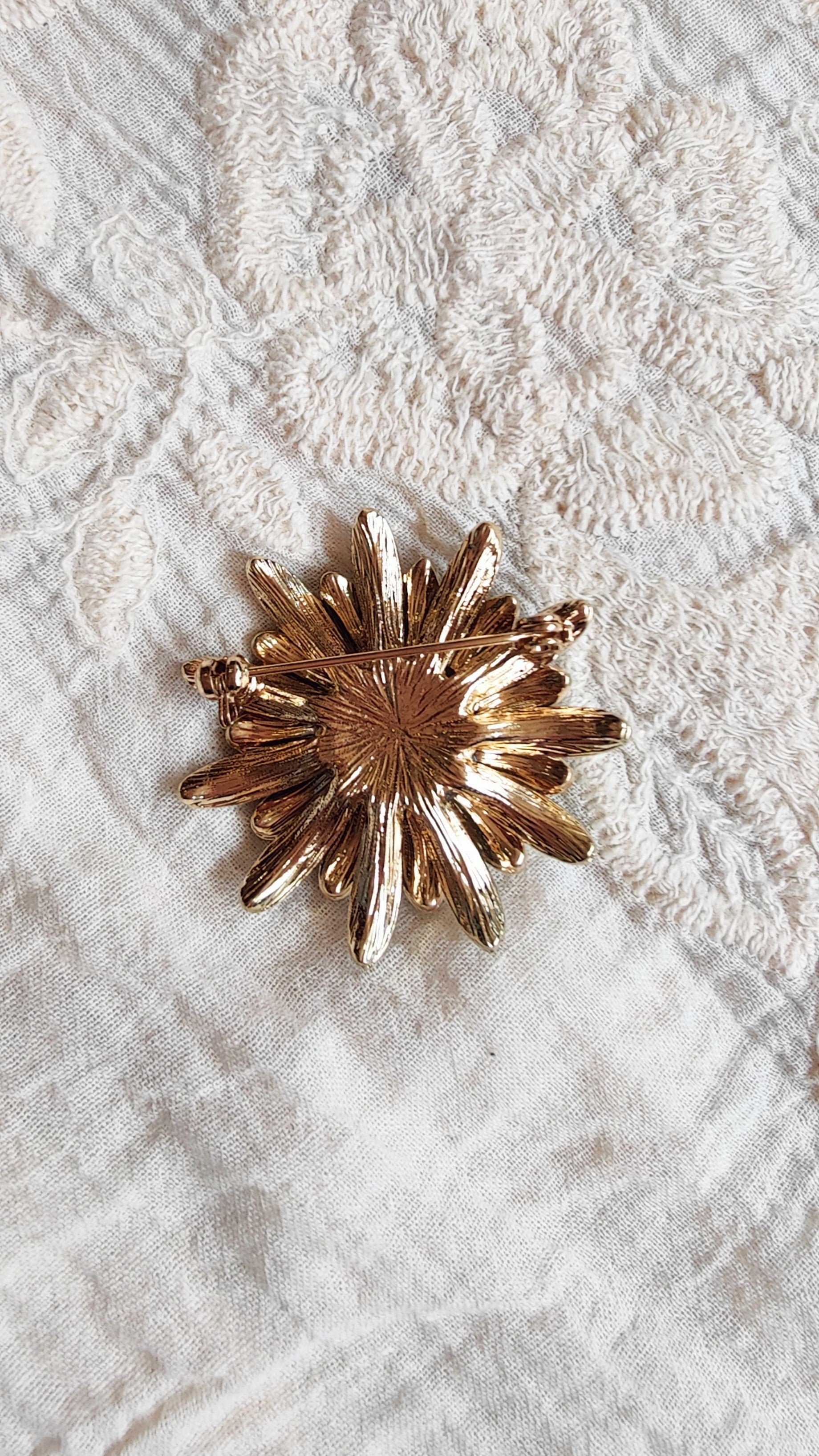 Brooch Flower and Bee