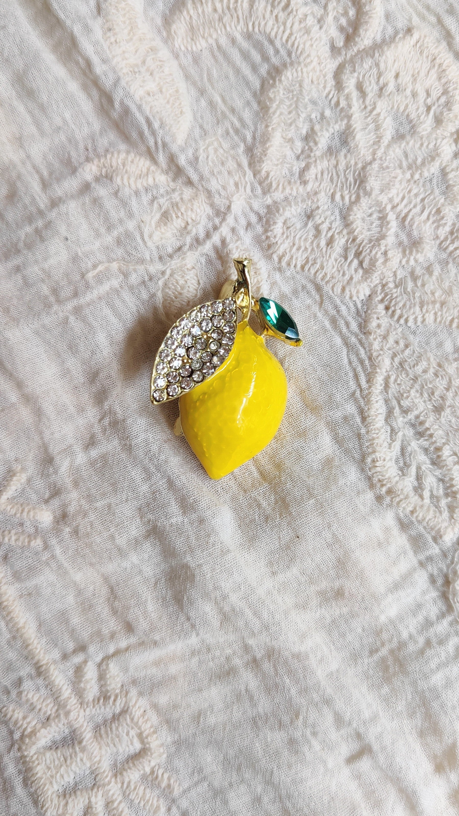 Brooch Lemon