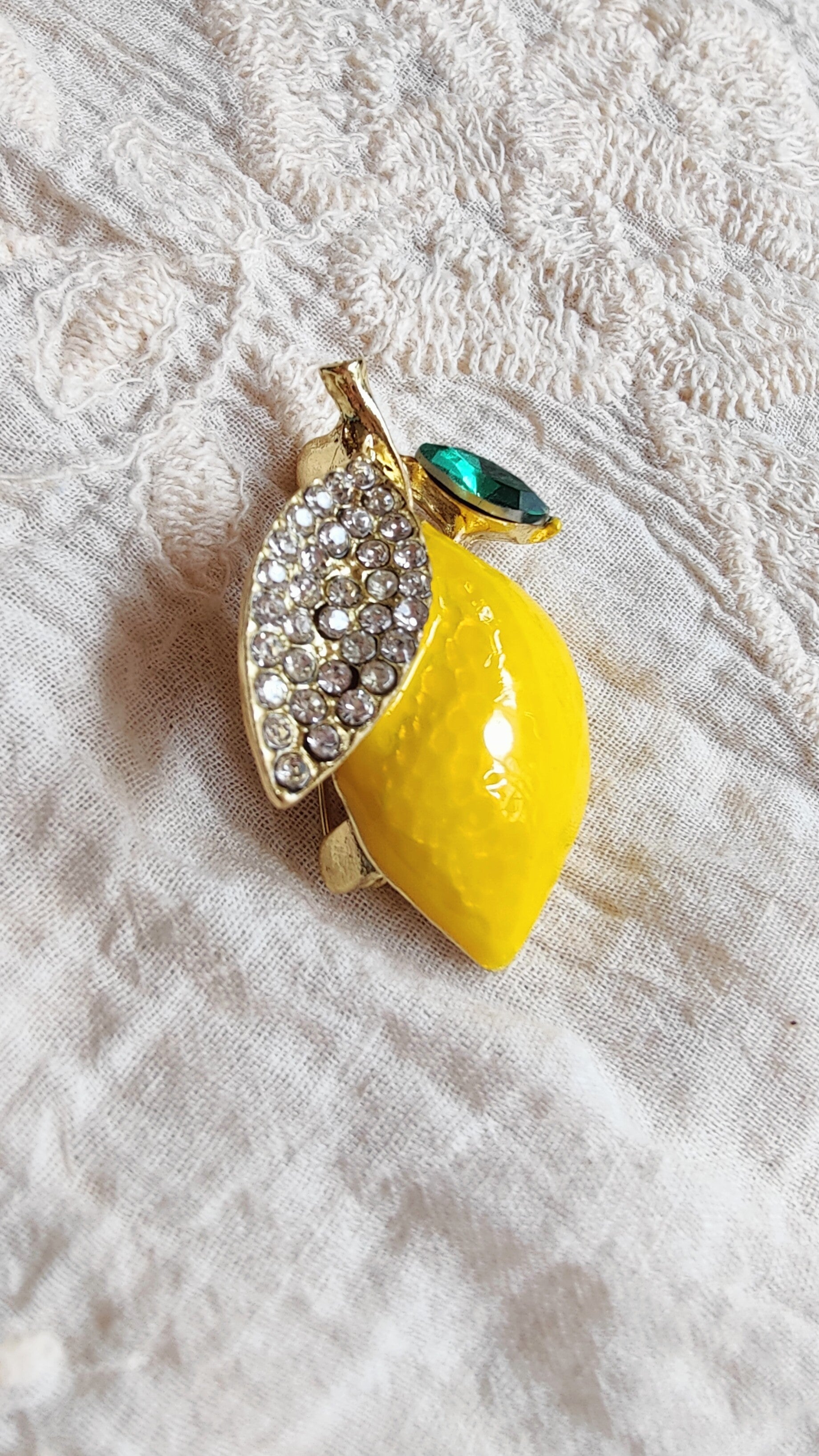 Brooch Lemon