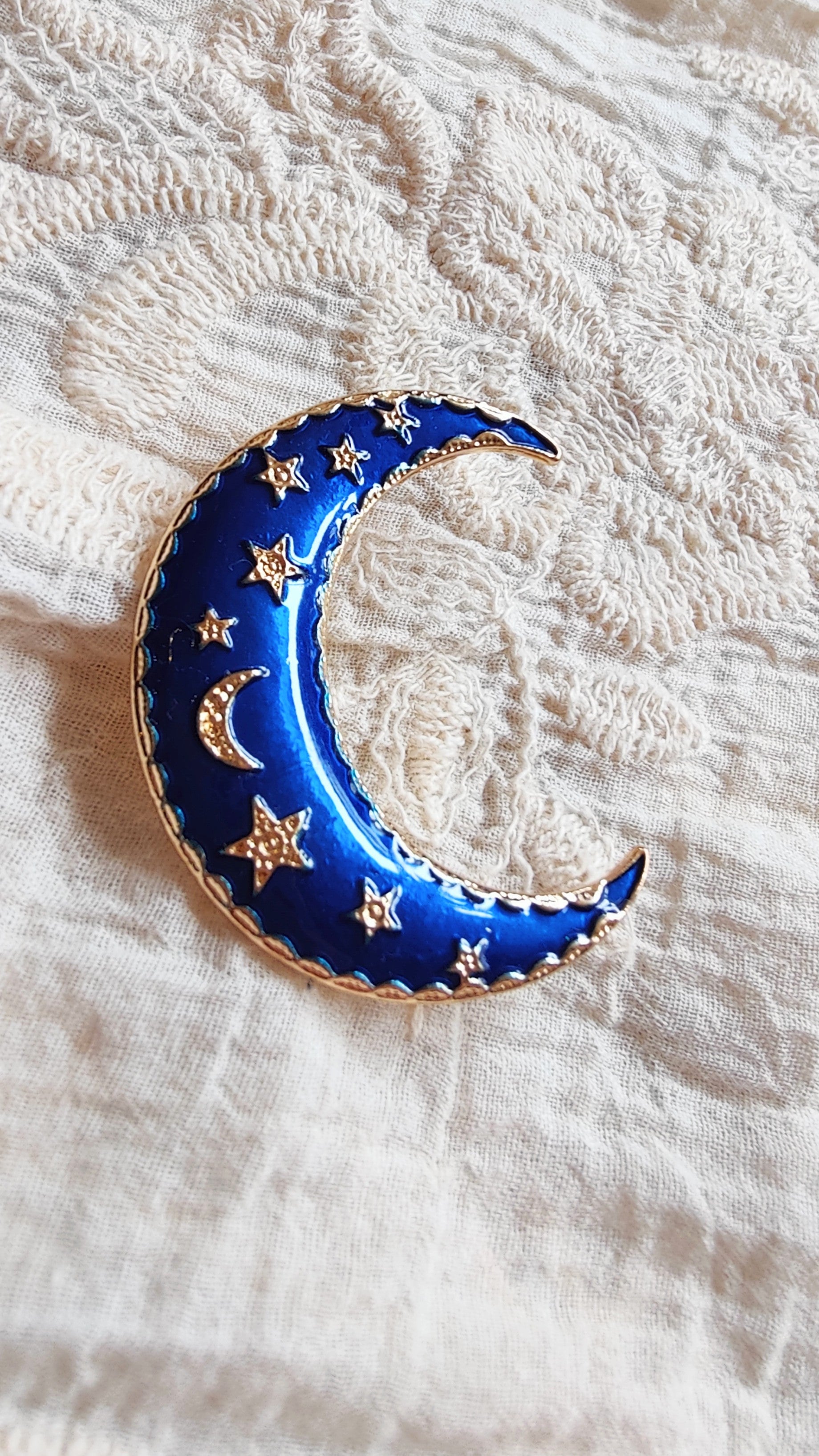 Brooch Moon