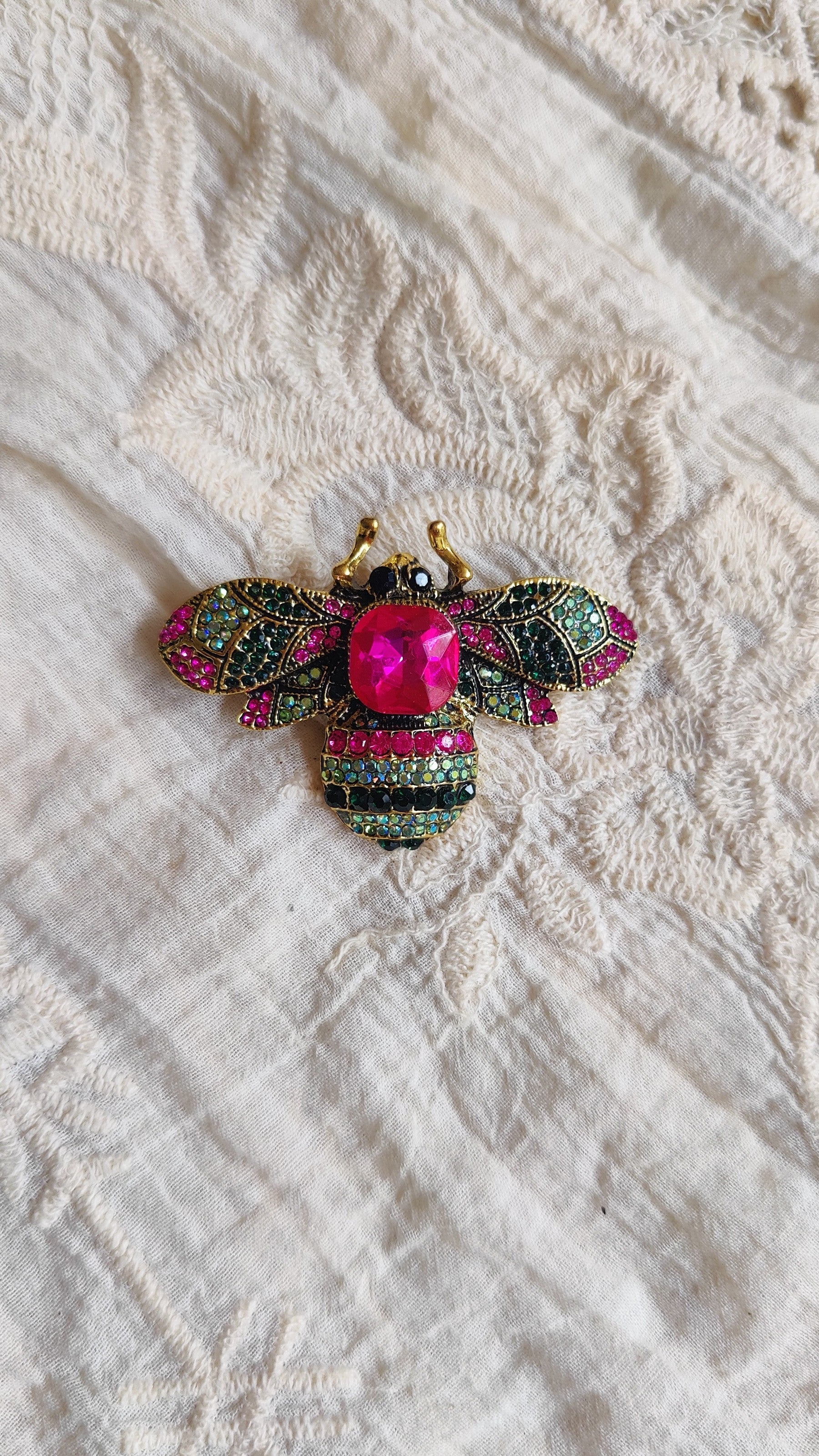 Brooch Pink Bee