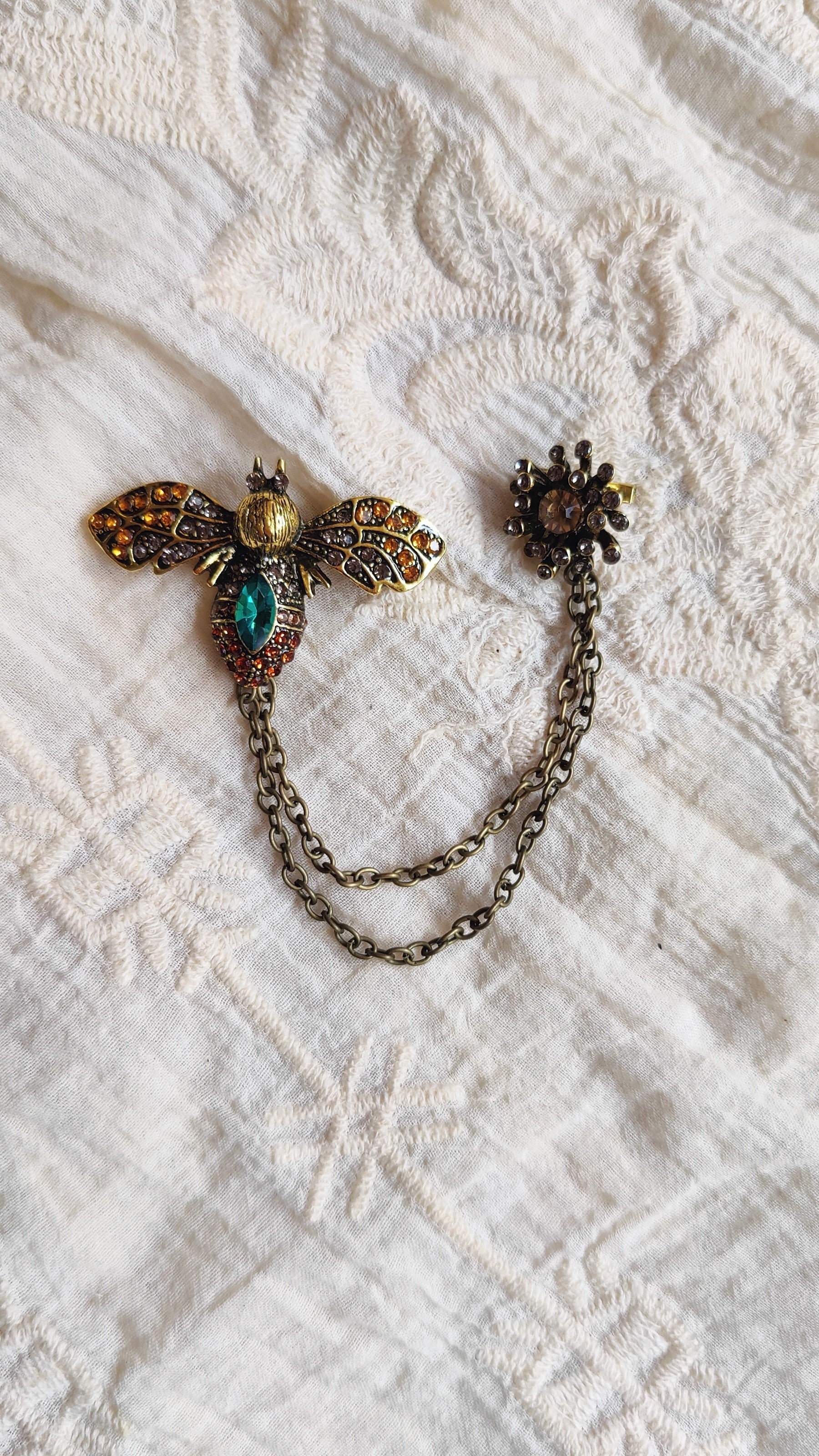 Brooch Vintage Bee