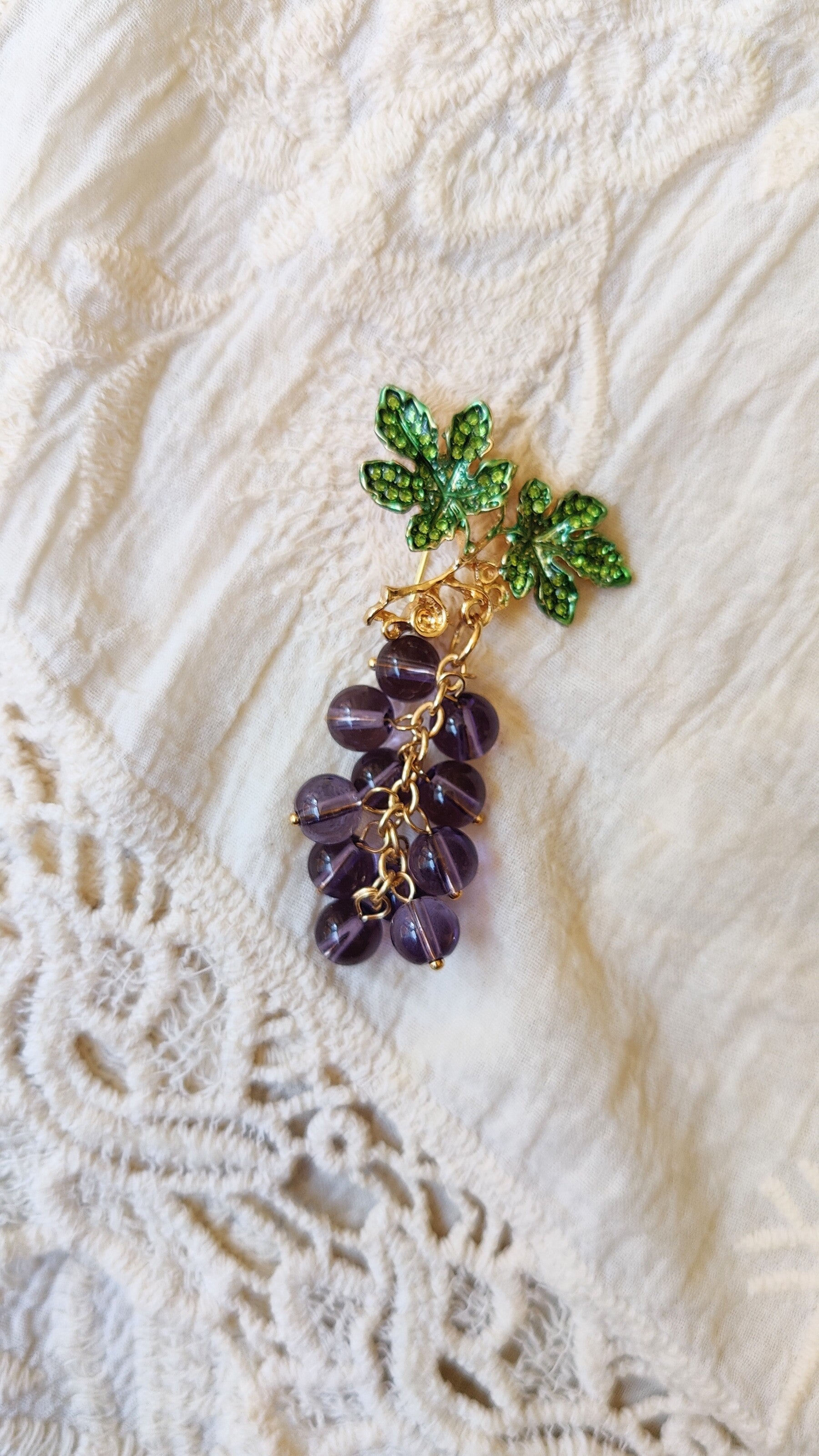 Brooch Grapes