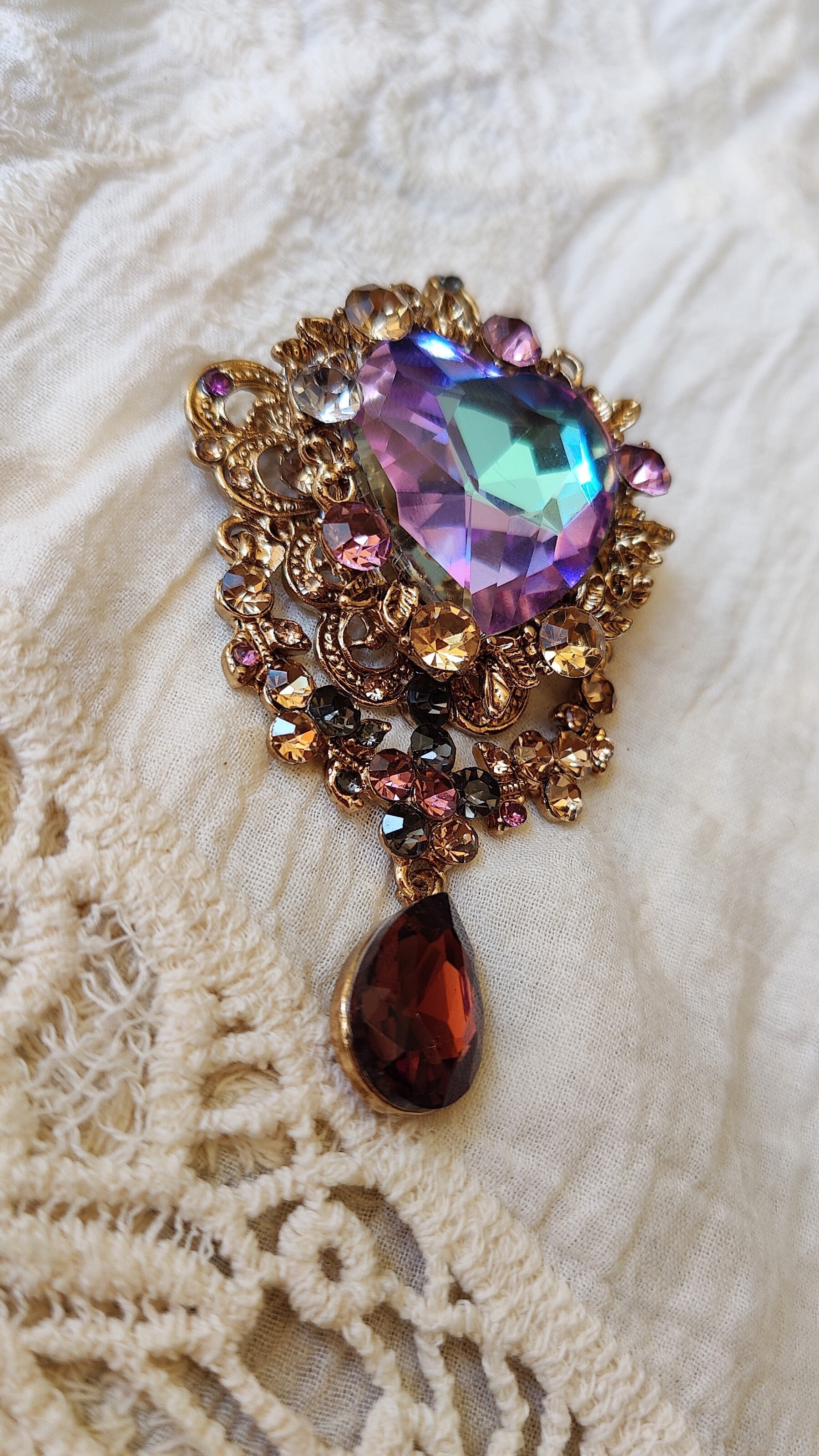 Brooch Queen